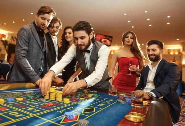 Explore 실시간 바카라사이트 for Live Casino Tables and Dealer Features